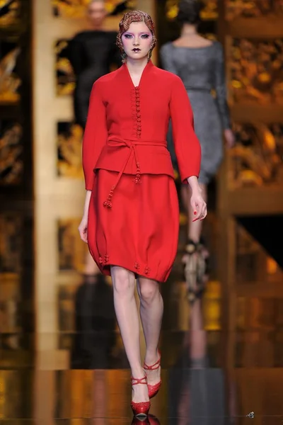 Look 18